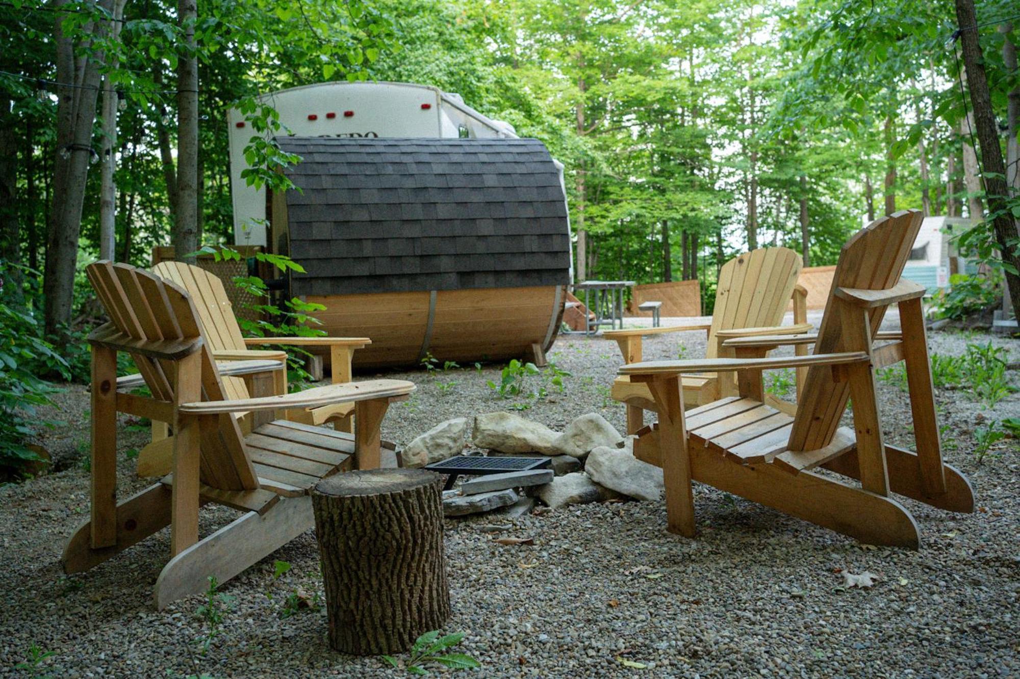 ホテル Grotto Getaway Miller Lake エクステリア 写真