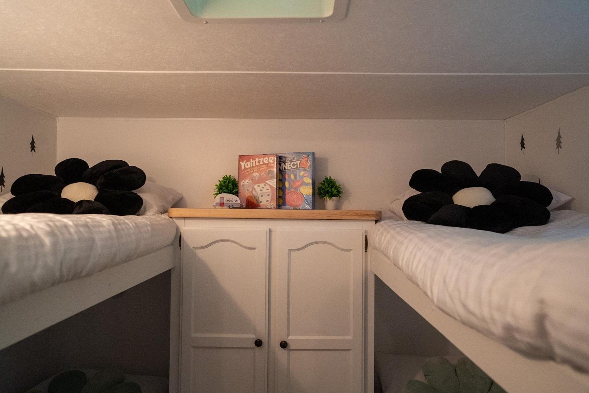 ホテル Grotto Getaway Miller Lake エクステリア 写真
