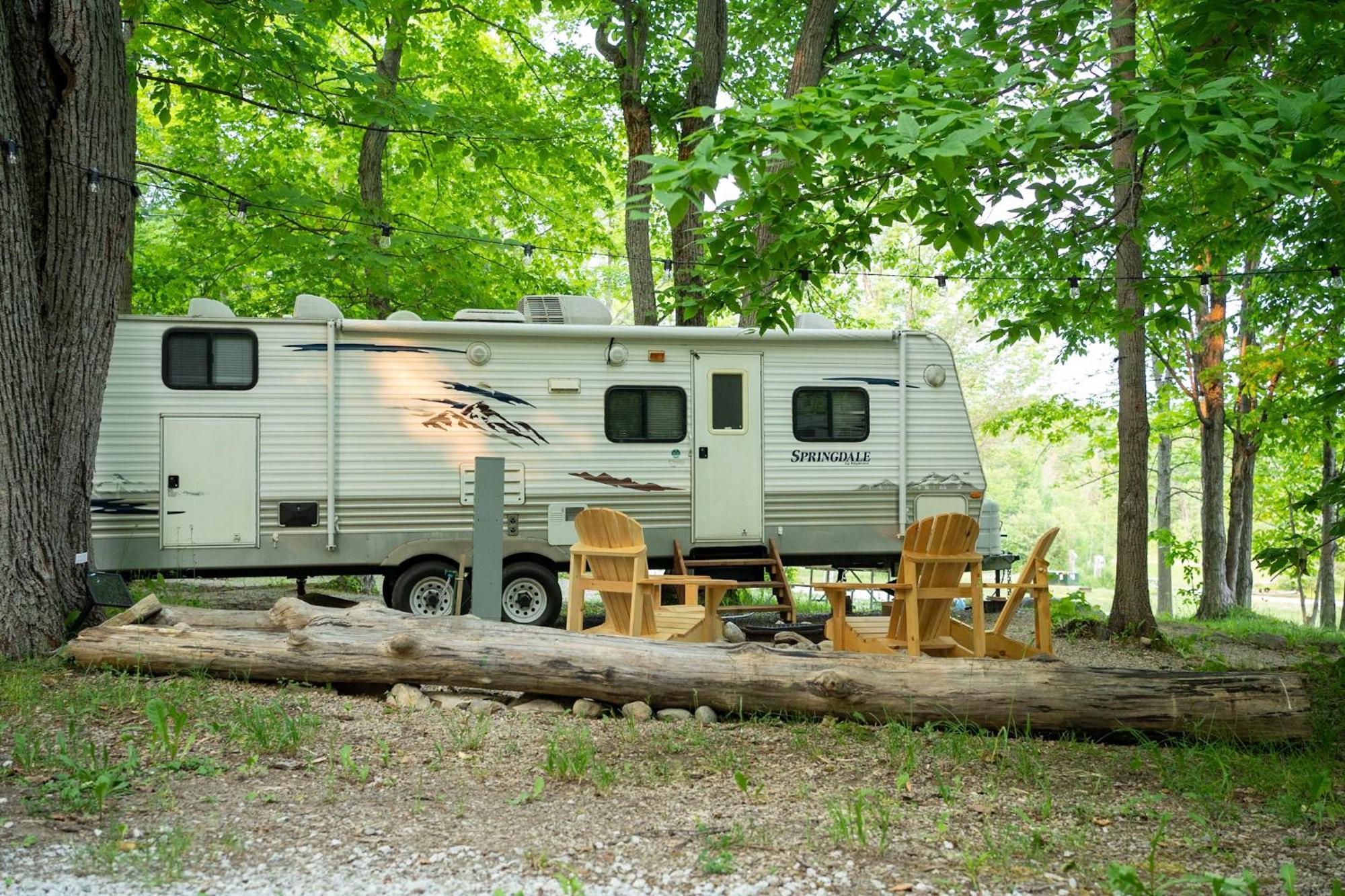 ホテル Grotto Getaway Miller Lake エクステリア 写真