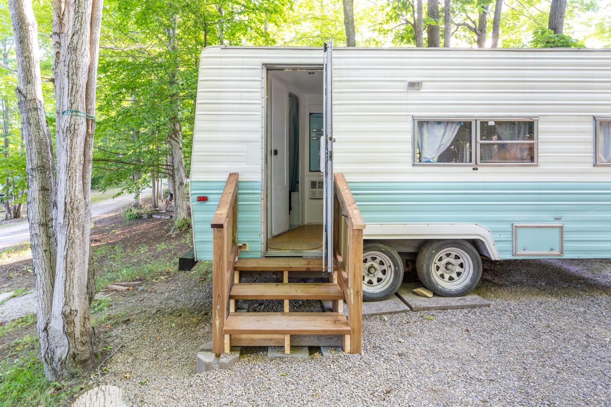 ホテル Grotto Getaway Miller Lake エクステリア 写真